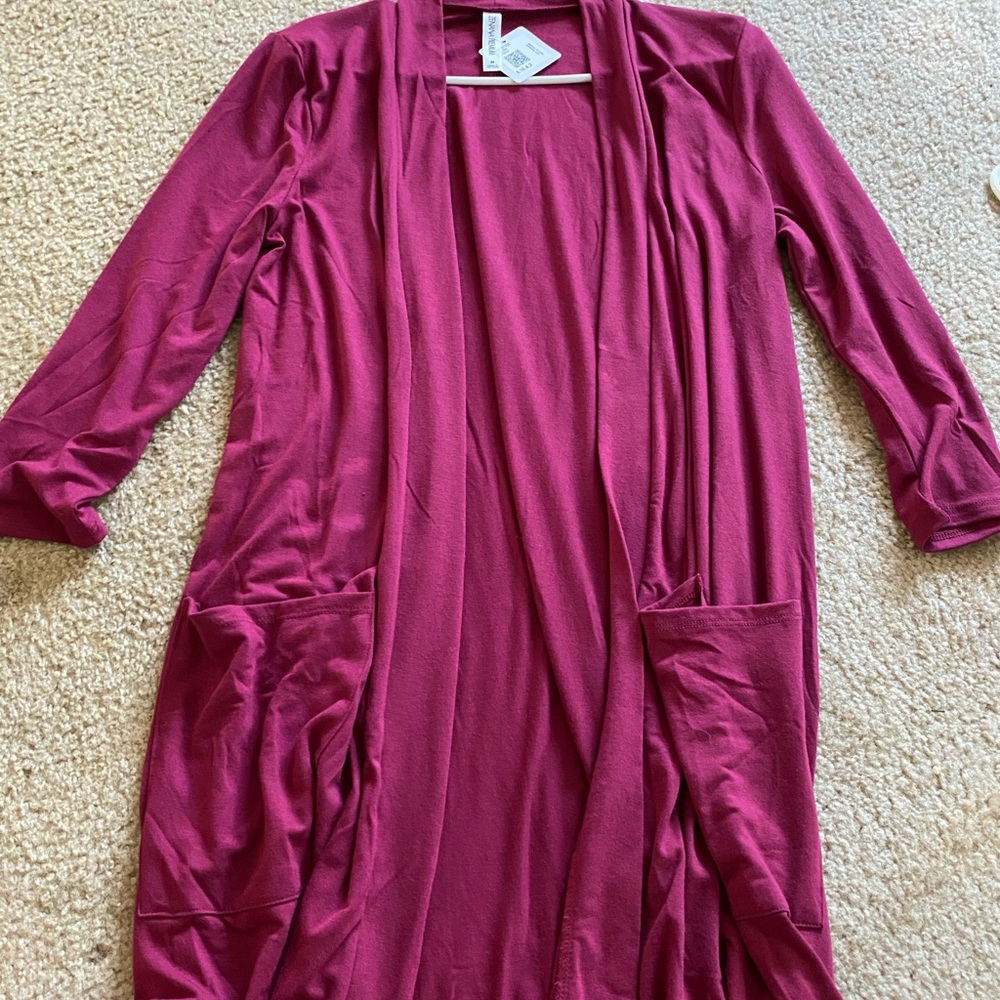 Red cardigan, M